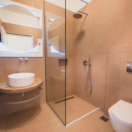 Holm Corfu 고우비아