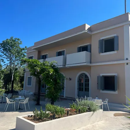 아파트호텔 Holm Corfu 고우비아