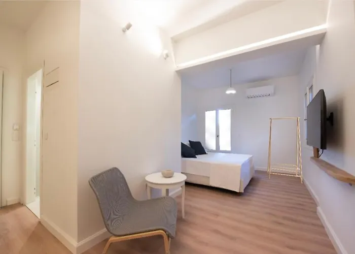 Holm Corfu 아파트호텔 고우비아